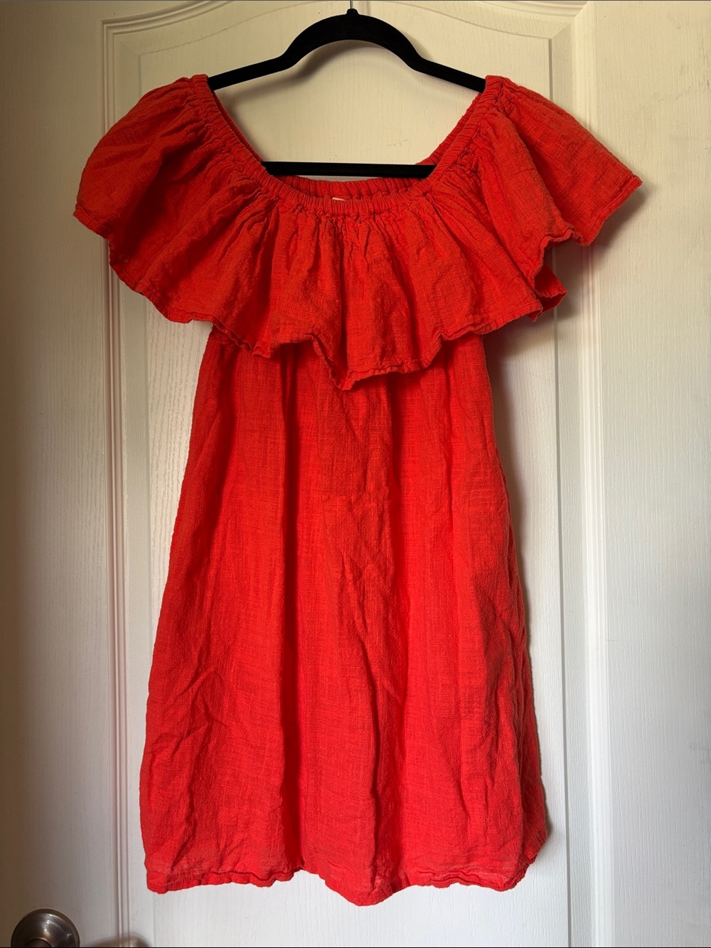 Billabong off the shoulder coral ruffle dress. Size medium.